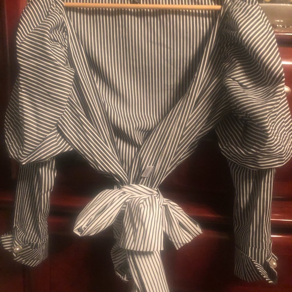 Fashion Nova puffy sleeves blouse - Picture 4 of 5